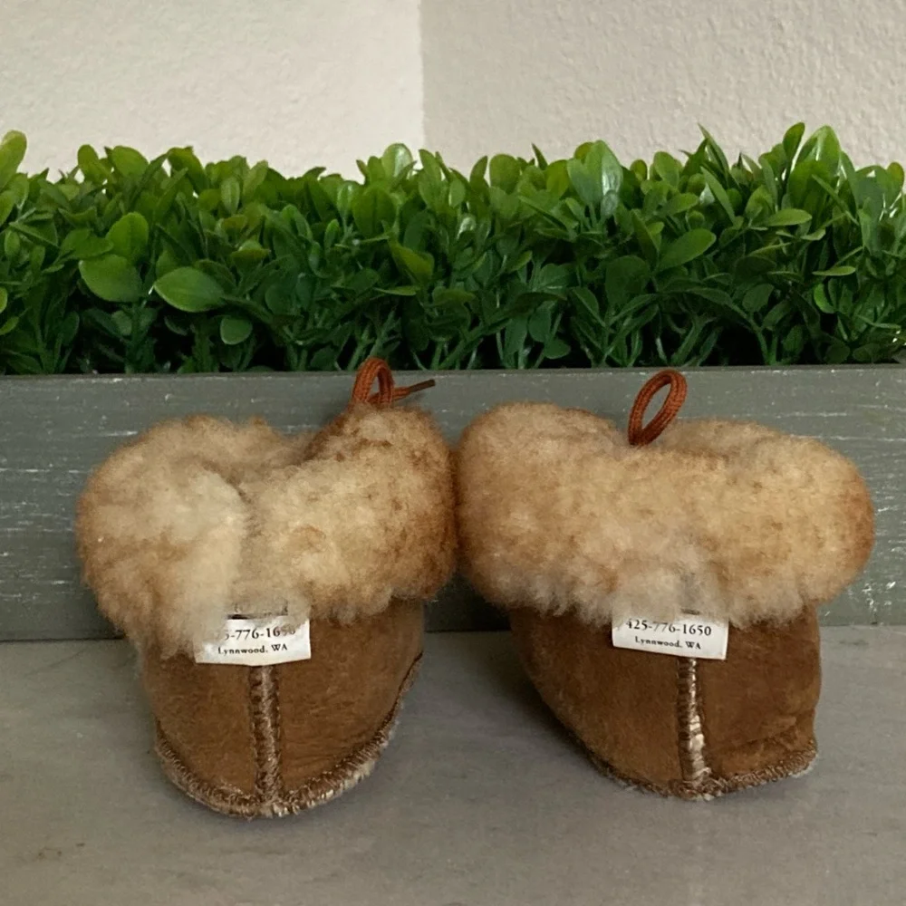 Vintage Faux Sheep Skin toddler booties 12-18 months